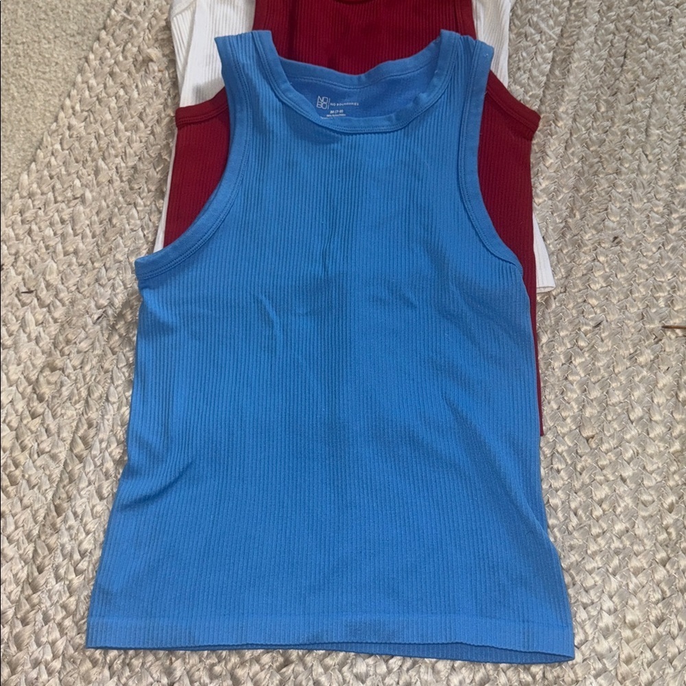 Athletic lot of Tank Tops - Picture 3 of 5